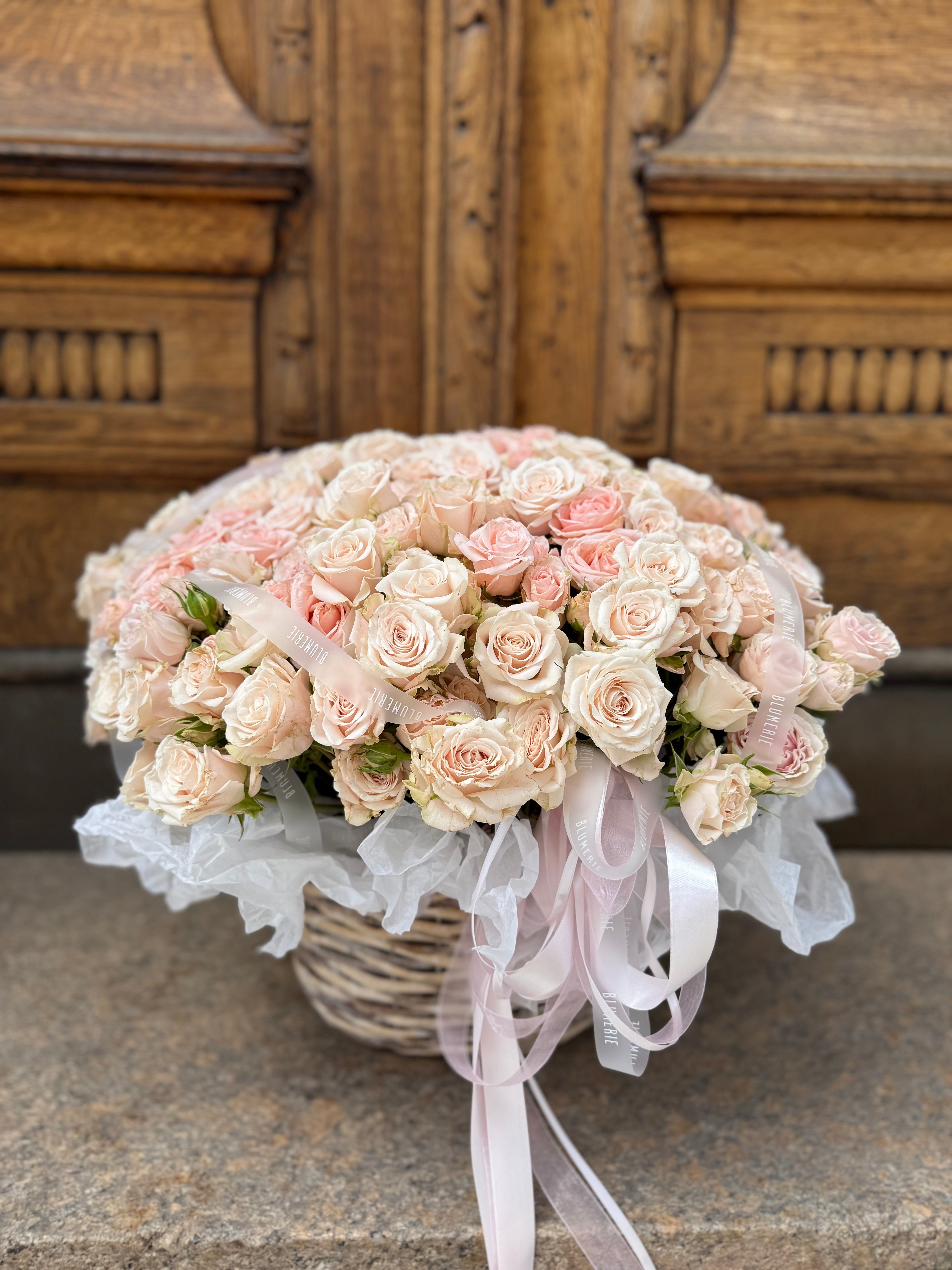 Medium spray roses basket